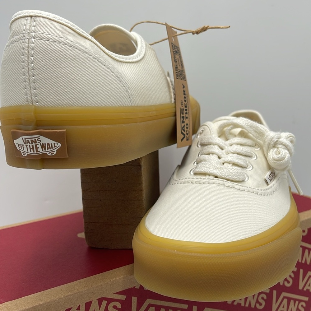 Vans WMNS Authentic
Eco Theory In Our Hands White 
VN0A5KRDTBD
Sneakers - Picture 10 of 16